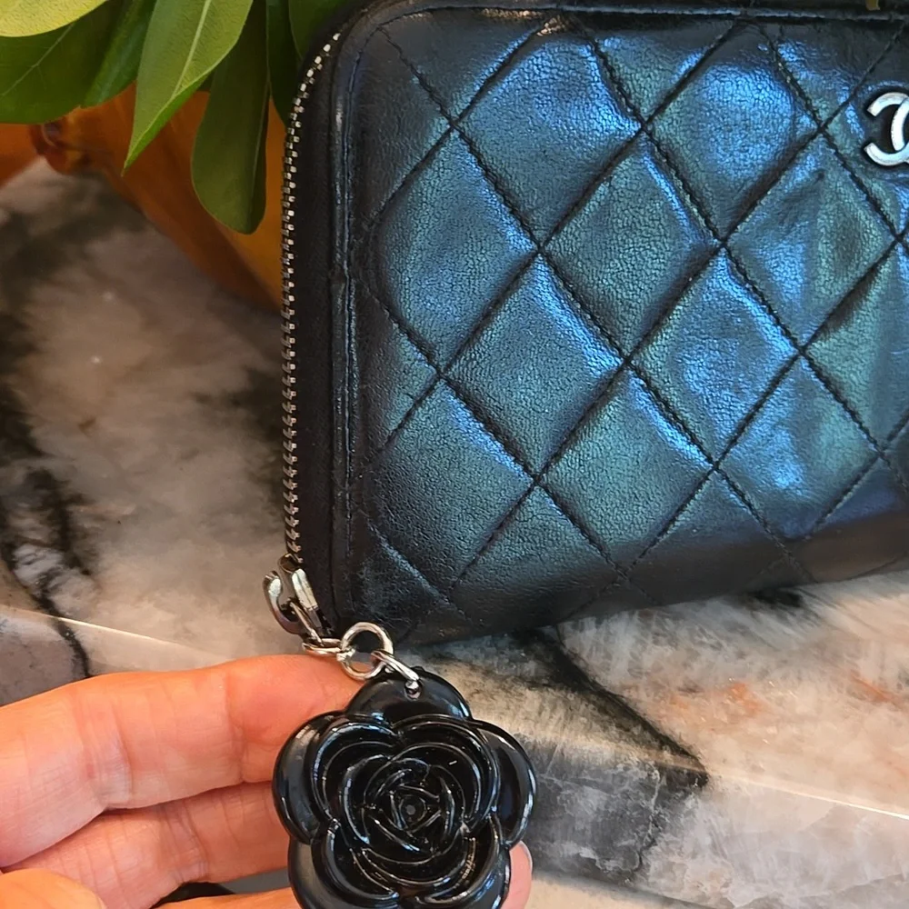 CHANEL Black Calfskin Leather Long Zip Top Wallet Brass Hardware Authentic COA - Picture 4 of 16